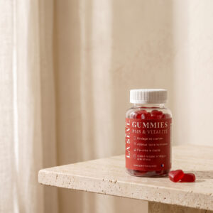 Gummies Équilibre & Vitalité La Sève, flacon posé sur travertin